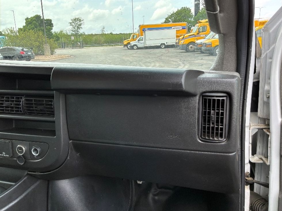 Light Duty Box Truck-Light and Medium Duty Trucks-GMC-2022-Savana G33903-San Antonio-TX-67,155\n\t\tmiles-$ 38,500 - Image 21