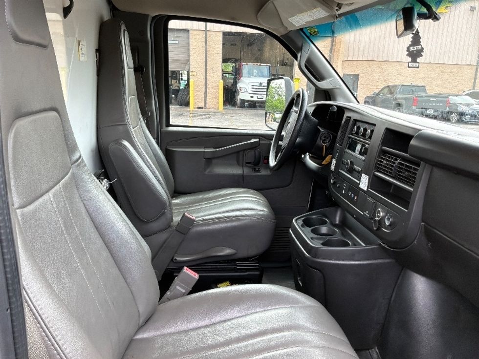 Light Duty Box Truck-Light and Medium Duty Trucks-GMC-2022-Savana G33903-San Antonio-TX-67,155\n\t\tmiles-$ 38,500 - Image 22