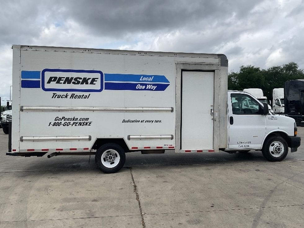 Light Duty Box Truck-Light and Medium Duty Trucks-GMC-2022-Savana G33903-San Antonio-TX-67,928\n\t\tmiles-$ 37,750 - Image 12