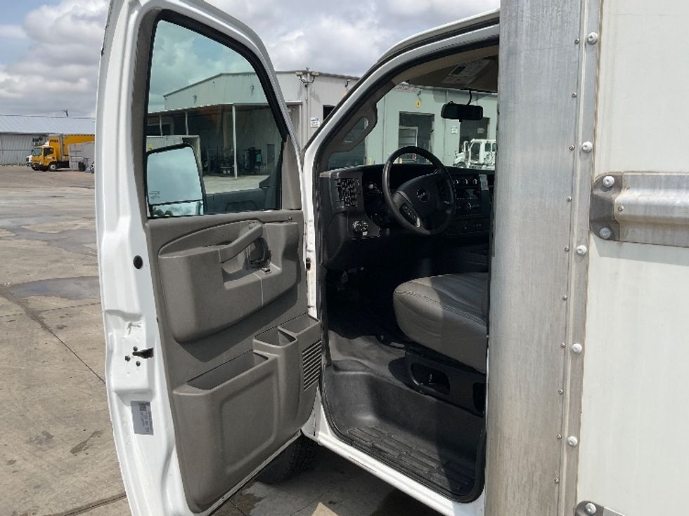 Light Duty Box Truck-Light and Medium Duty Trucks-GMC-2022-Savana G33903-San Antonio-TX-67,928\n\t\tmiles-$ 37,750 - Image 13