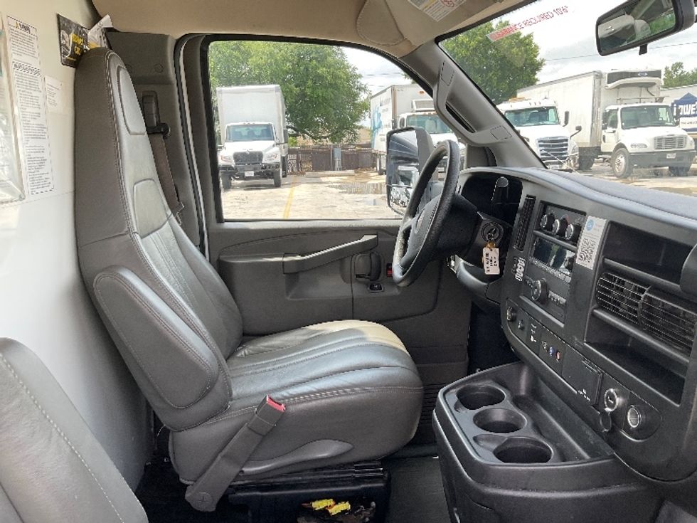 Light Duty Box Truck-Light and Medium Duty Trucks-GMC-2022-Savana G33903-San Antonio-TX-67,928\n\t\tmiles-$ 37,750 - Image 14