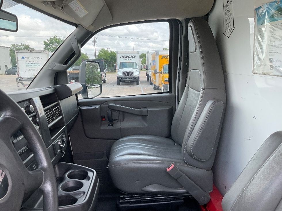 Light Duty Box Truck-Light and Medium Duty Trucks-GMC-2022-Savana G33903-San Antonio-TX-67,928\n\t\tmiles-$ 37,750 - Image 18