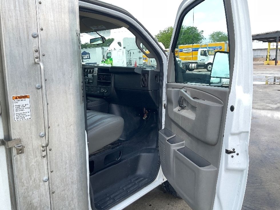 Light Duty Box Truck-Light and Medium Duty Trucks-GMC-2022-Savana G33903-San Antonio-TX-67,928\n\t\tmiles-$ 37,750 - Image 19