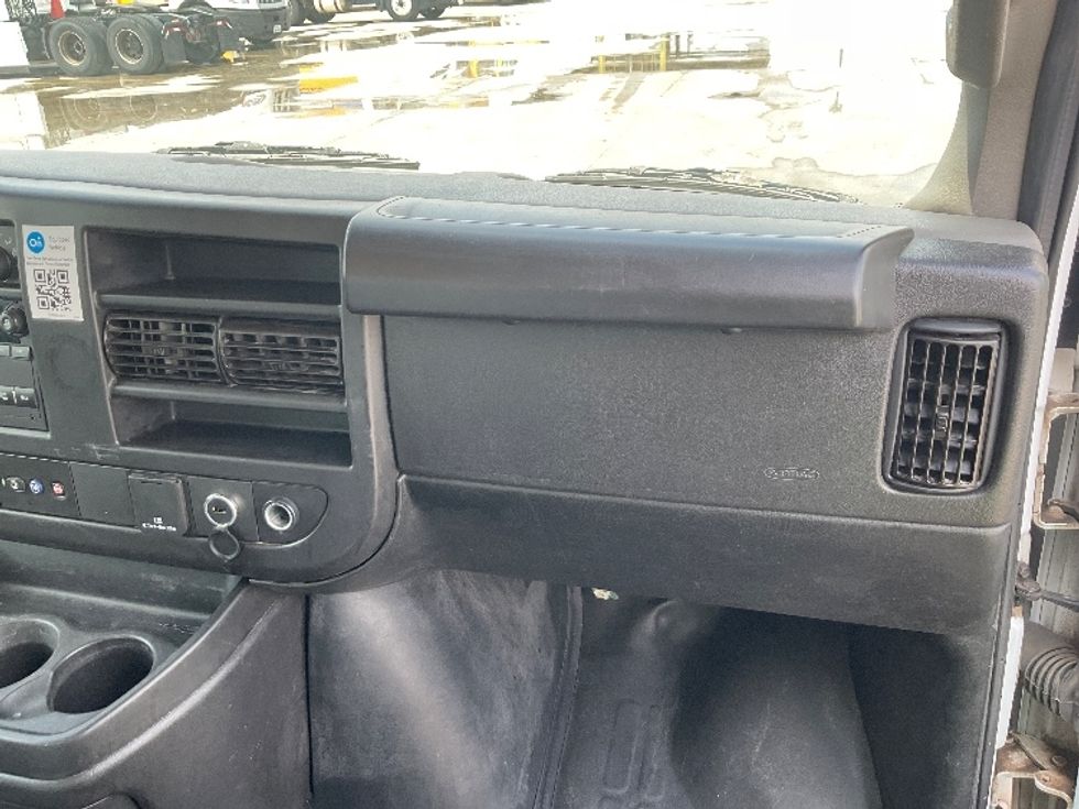 Light Duty Box Truck-Light and Medium Duty Trucks-GMC-2022-Savana G33903-San Antonio-TX-67,928\n\t\tmiles-$ 37,750 - Image 20