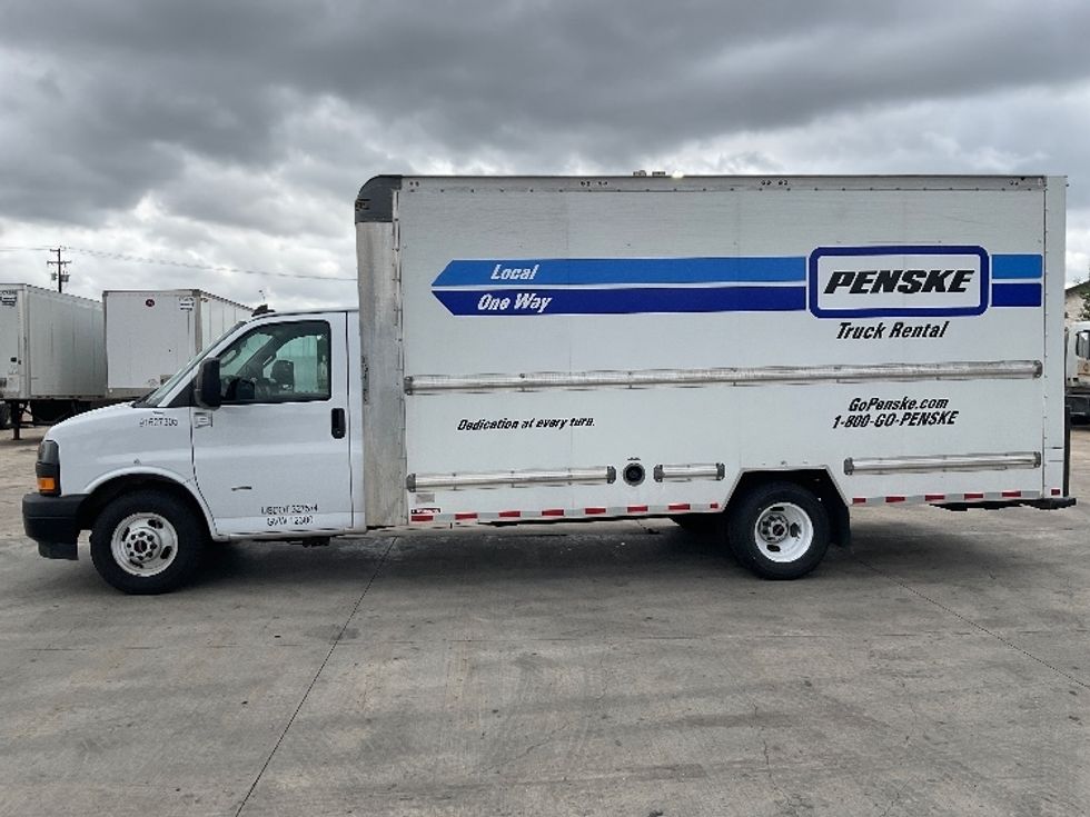 Light Duty Box Truck-Light and Medium Duty Trucks-GMC-2022-Savana G33903-San Antonio-TX-67,928\n\t\tmiles-$ 37,750 - Image 4
