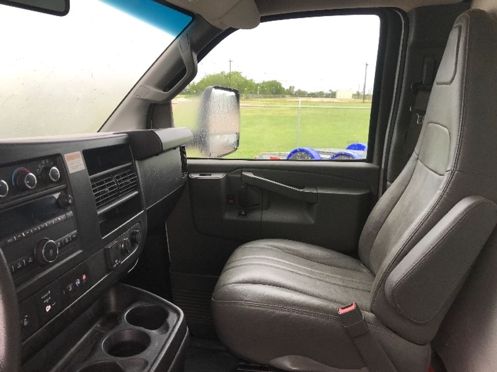 Light Duty Box Truck-Light and Medium Duty Trucks-GMC-2022-Savana G33903-San Antonio-TX-68,876\n\t\tmiles-$ 39,000 - Image 19