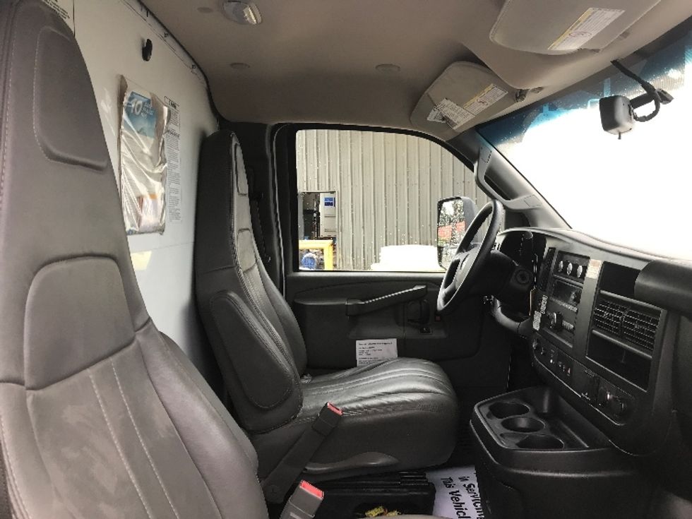 Light Duty Box Truck-Light and Medium Duty Trucks-GMC-2022-Savana G33903-San Antonio-TX-68,876\n\t\tmiles-$ 39,000 - Image 22