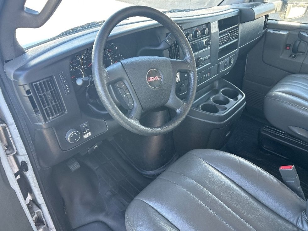Light Duty Box Truck-Light and Medium Duty Trucks-GMC-2022-Savana G33903-San Diego-CA-89,807\n\t\tmiles-$ 34,500 - Image 17