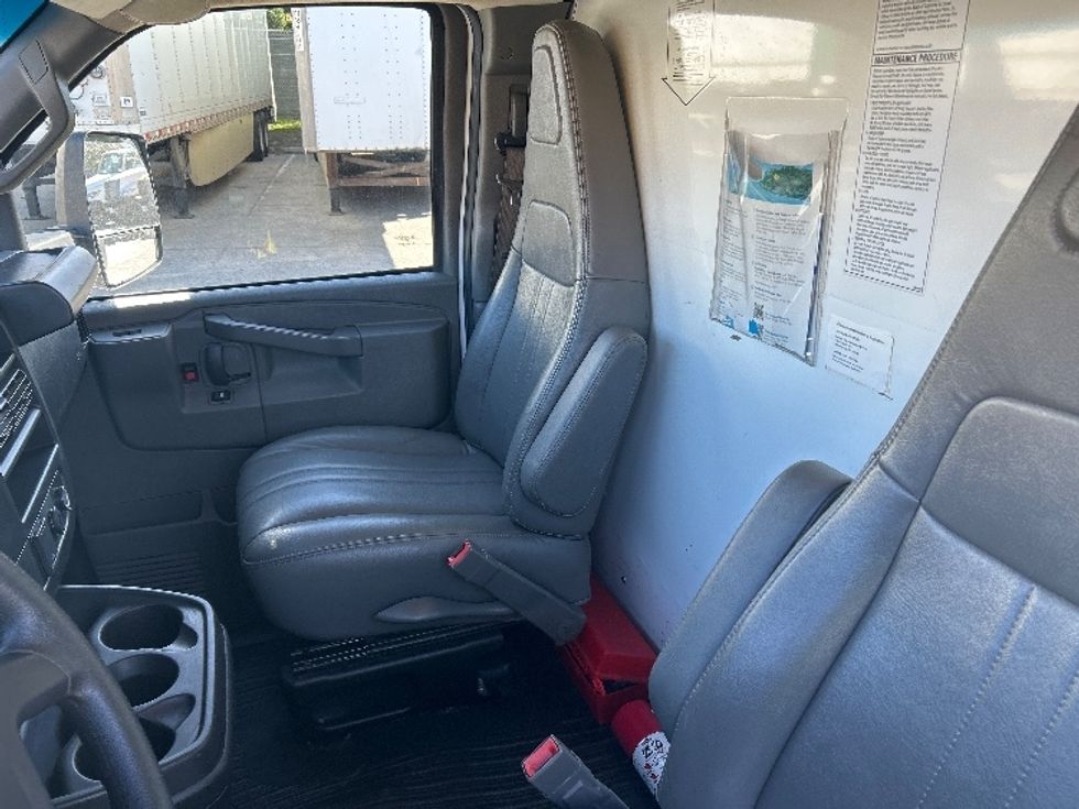 Light Duty Box Truck-Light and Medium Duty Trucks-GMC-2022-Savana G33903-San Diego-CA-89,807\n\t\tmiles-$ 34,500 - Image 19