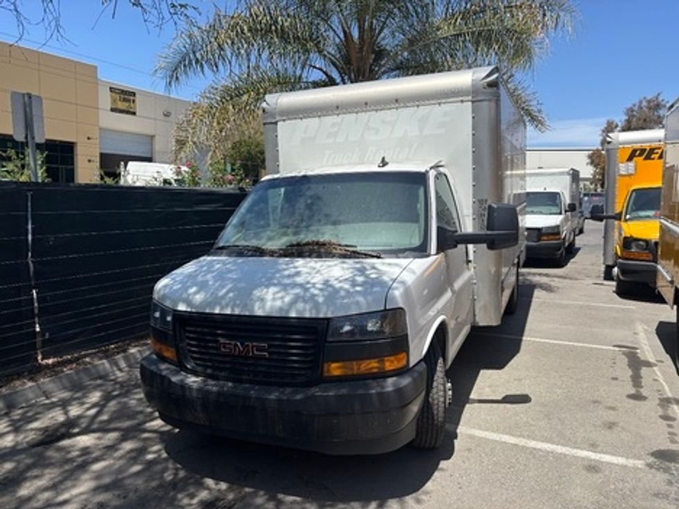Light Duty Box Truck-Light and Medium Duty Trucks-GMC-2022-Savana G33903-San Diego-CA-89,808\n\t\tmiles-$ 36,000 - Image 1