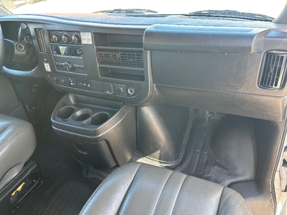Light Duty Box Truck-Light and Medium Duty Trucks-GMC-2022-Savana G33903-San Diego-CA-89,808\n\t\tmiles-$ 36,000 - Image 19