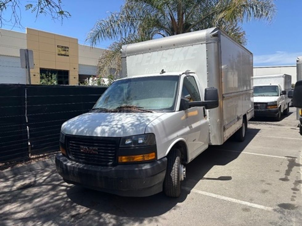 Light Duty Box Truck-Light and Medium Duty Trucks-GMC-2022-Savana G33903-San Diego-CA-89,808\n\t\tmiles-$ 36,000 - Image 2