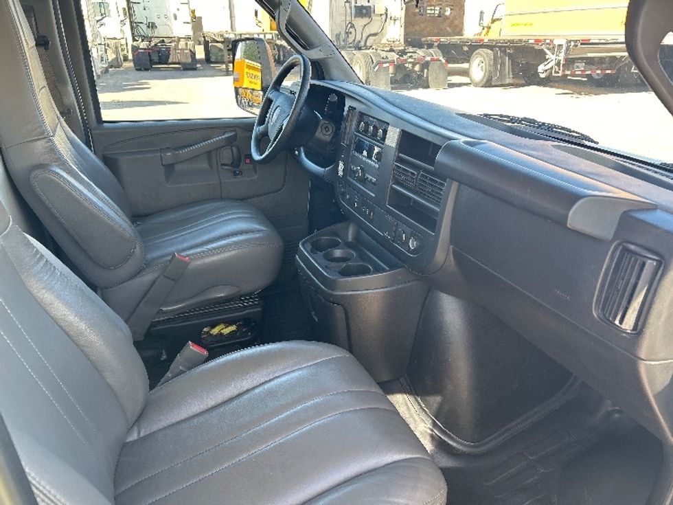 Light Duty Box Truck-Light and Medium Duty Trucks-GMC-2022-Savana G33903-San Diego-CA-89,808\n\t\tmiles-$ 36,000 - Image 20