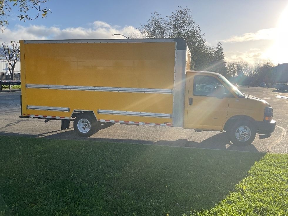 Light Duty Box Truck-Light and Medium Duty Trucks-GMC-2022-Savana G33903-San Leandro-CA-109,220\n\t\tmiles-$ 27,500 - Image 14