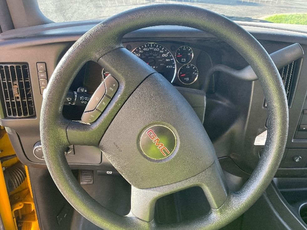 Light Duty Box Truck-Light and Medium Duty Trucks-GMC-2022-Savana G33903-San Leandro-CA-109,220\n\t\tmiles-$ 27,500 - Image 17