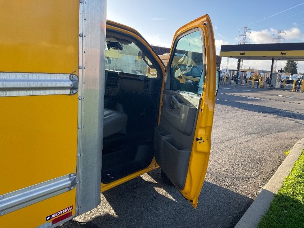Light Duty Box Truck-Light and Medium Duty Trucks-GMC-2022-Savana G33903-San Leandro-CA-109,220\n\t\tmiles-$ 27,500 - Image 19
