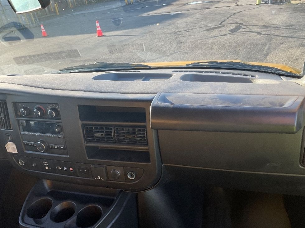 Light Duty Box Truck-Light and Medium Duty Trucks-GMC-2022-Savana G33903-San Leandro-CA-109,220\n\t\tmiles-$ 27,500 - Image 20