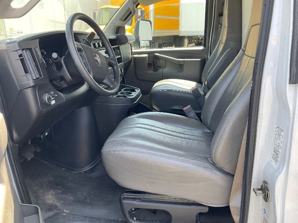 Light Duty Box Truck-Light and Medium Duty Trucks-GMC-2022-Savana G33903-San Marcos-CA-22,202\n\t\tmiles-$ 48,250 - Image 19