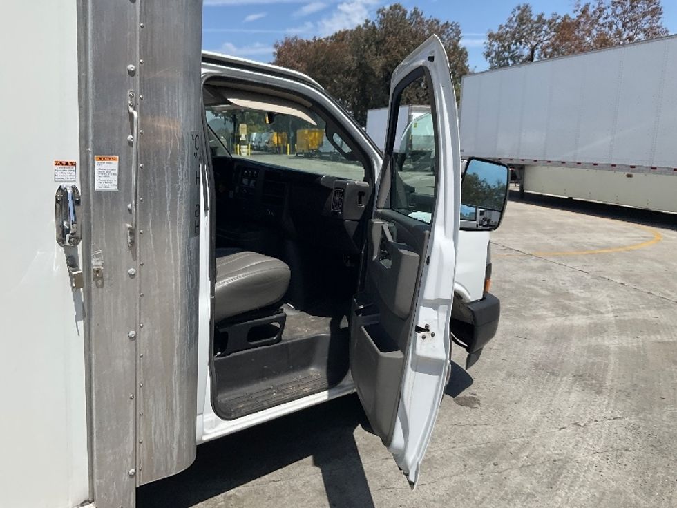 Light Duty Box Truck-Light and Medium Duty Trucks-GMC-2022-Savana G33903-San Marcos-CA-22,202\n\t\tmiles-$ 48,250 - Image 20