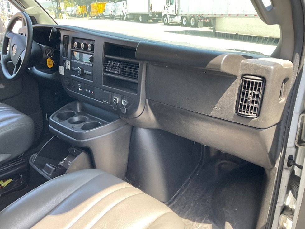 Light Duty Box Truck-Light and Medium Duty Trucks-GMC-2022-Savana G33903-San Marcos-CA-22,202\n\t\tmiles-$ 48,250 - Image 21