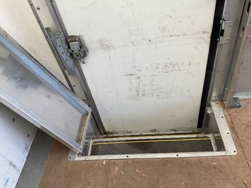 Light Duty Box Truck-Light and Medium Duty Trucks-GMC-2022-Savana G33903-San Marcos-CA-22,202\n\t\tmiles-$ 48,250 - Image 25