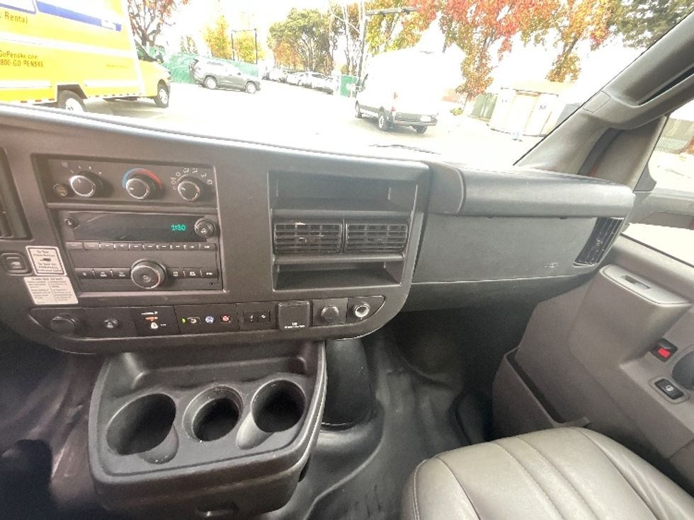 Light Duty Box Truck-Light and Medium Duty Trucks-GMC-2022-Savana G33903-Santa Clara-CA-85,820\n\t\tmiles-$ 31,000 - Image 19