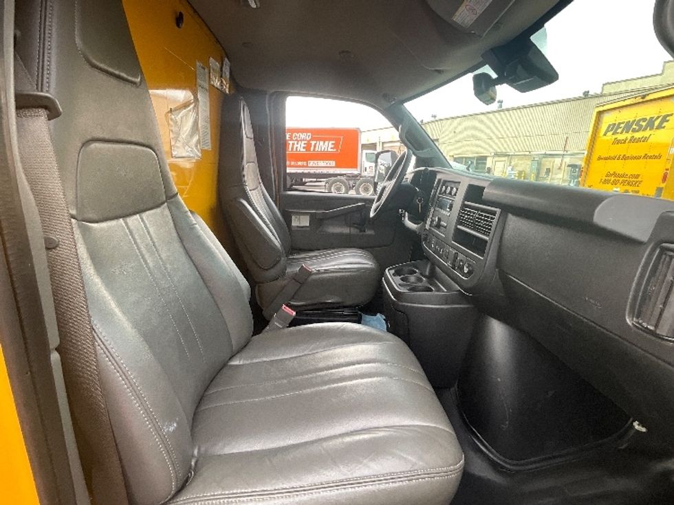 Light Duty Box Truck-Light and Medium Duty Trucks-GMC-2022-Savana G33903-Santa Clara-CA-85,820\n\t\tmiles-$ 31,000 - Image 20