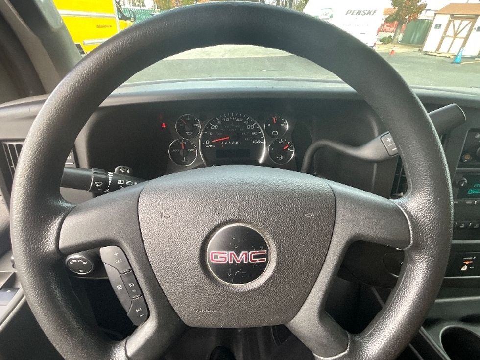 Light Duty Box Truck-Light and Medium Duty Trucks-GMC-2022-Savana G33903-Santa Clara-CA-85,820\n\t\tmiles-$ 31,000 - Image 24