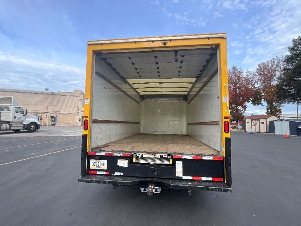 Light Duty Box Truck-Light and Medium Duty Trucks-GMC-2022-Savana G33903-Santa Clara-CA-85,820\n\t\tmiles-$ 31,000 - Image 8