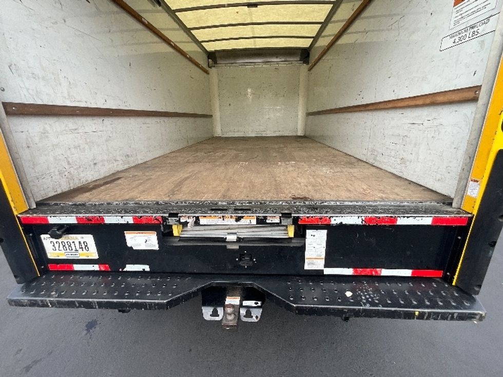 Light Duty Box Truck-Light and Medium Duty Trucks-GMC-2022-Savana G33903-Santa Clara-CA-85,820\n\t\tmiles-$ 31,000 - Image 9