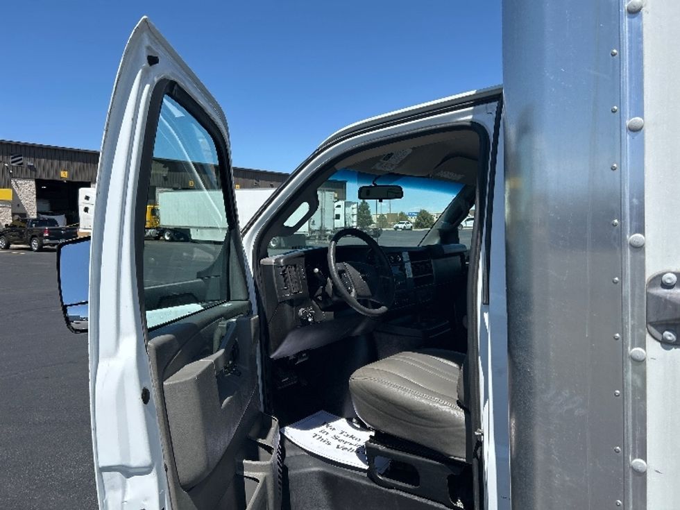 Light Duty Box Truck-Light and Medium Duty Trucks-GMC-2022-Savana G33903-Santa Maria-CA-100,045\n\t\tmiles-$ 29,750 - Image 16