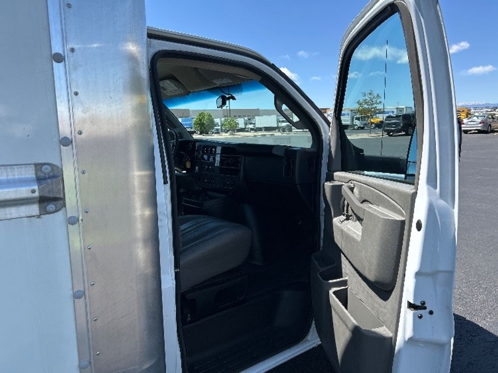 Light Duty Box Truck-Light and Medium Duty Trucks-GMC-2022-Savana G33903-Santa Maria-CA-100,045\n\t\tmiles-$ 29,750 - Image 20