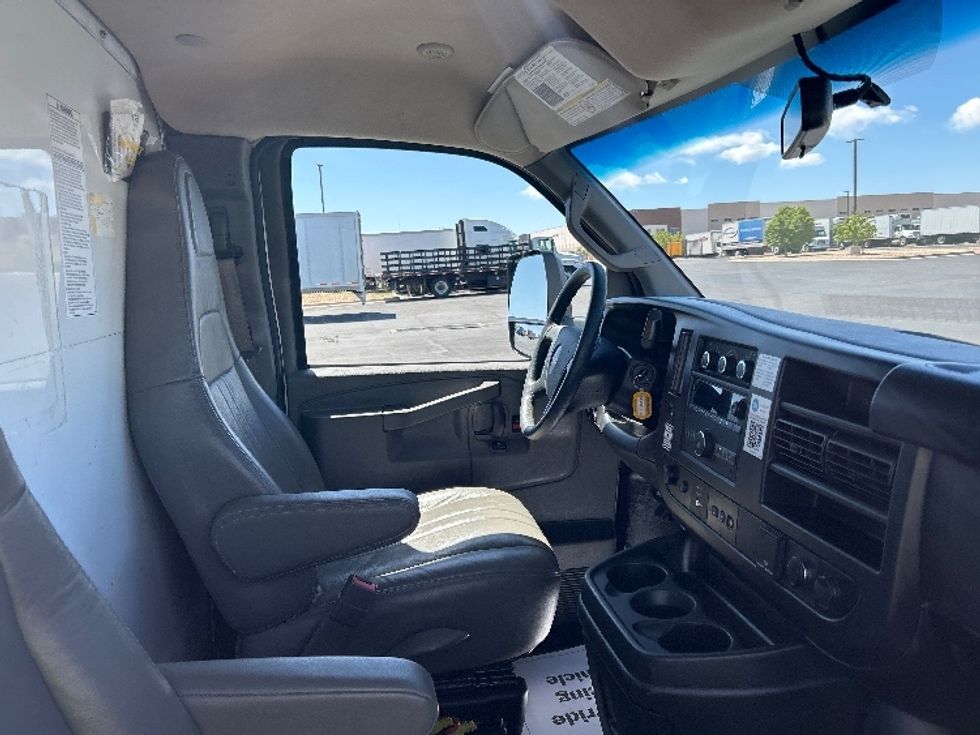 Light Duty Box Truck-Light and Medium Duty Trucks-GMC-2022-Savana G33903-Santa Maria-CA-100,045\n\t\tmiles-$ 29,750 - Image 22