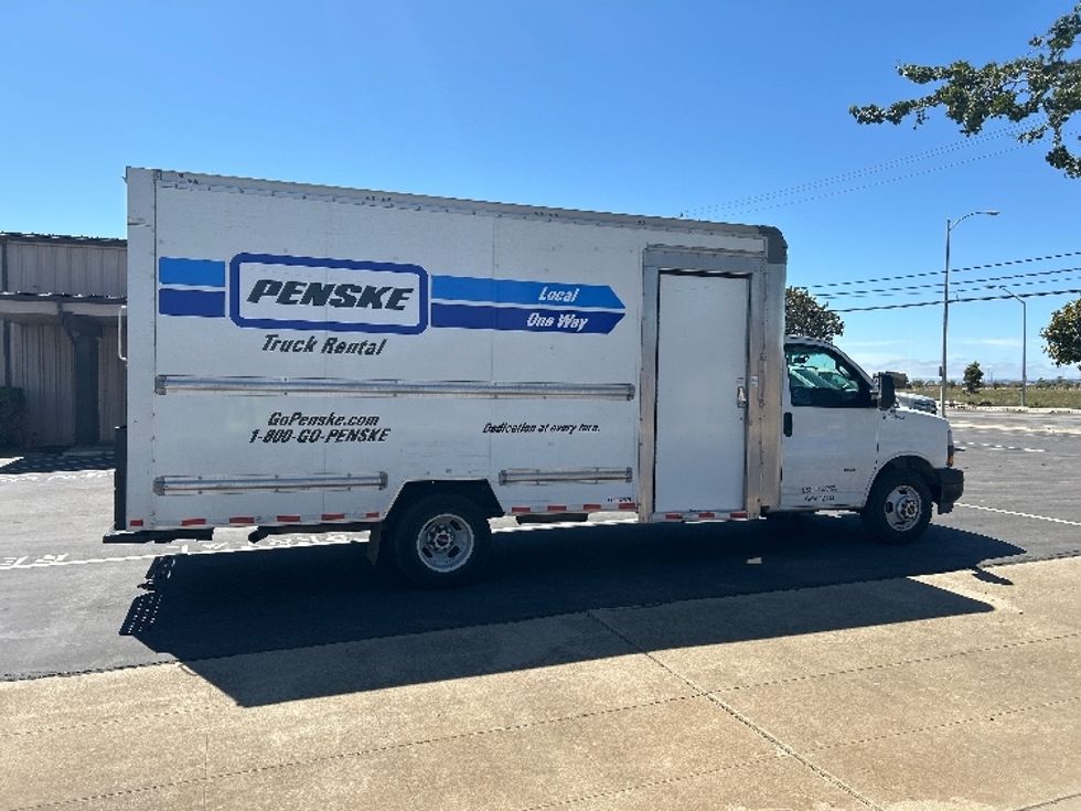 Light Duty Box Truck-Light and Medium Duty Trucks-GMC-2022-Savana G33903-Santa Maria-CA-24,993\n\t\tmiles-$ 46,750 - Image 15