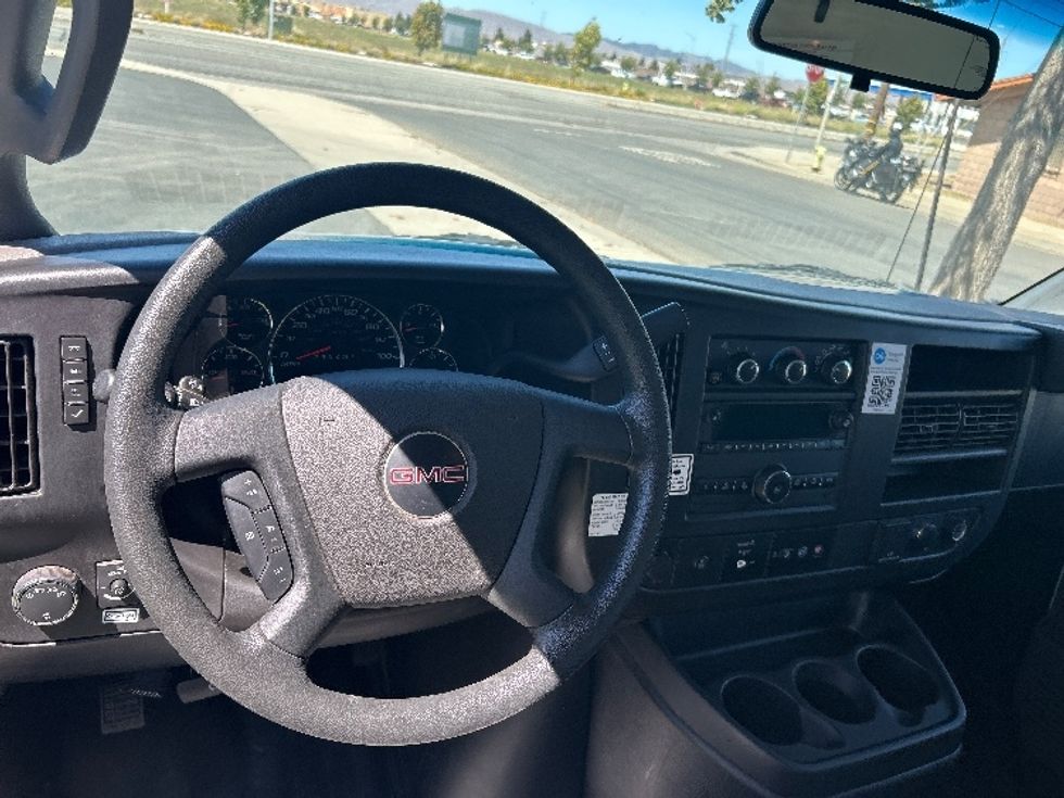 Light Duty Box Truck-Light and Medium Duty Trucks-GMC-2022-Savana G33903-Santa Maria-CA-24,993\n\t\tmiles-$ 46,750 - Image 17