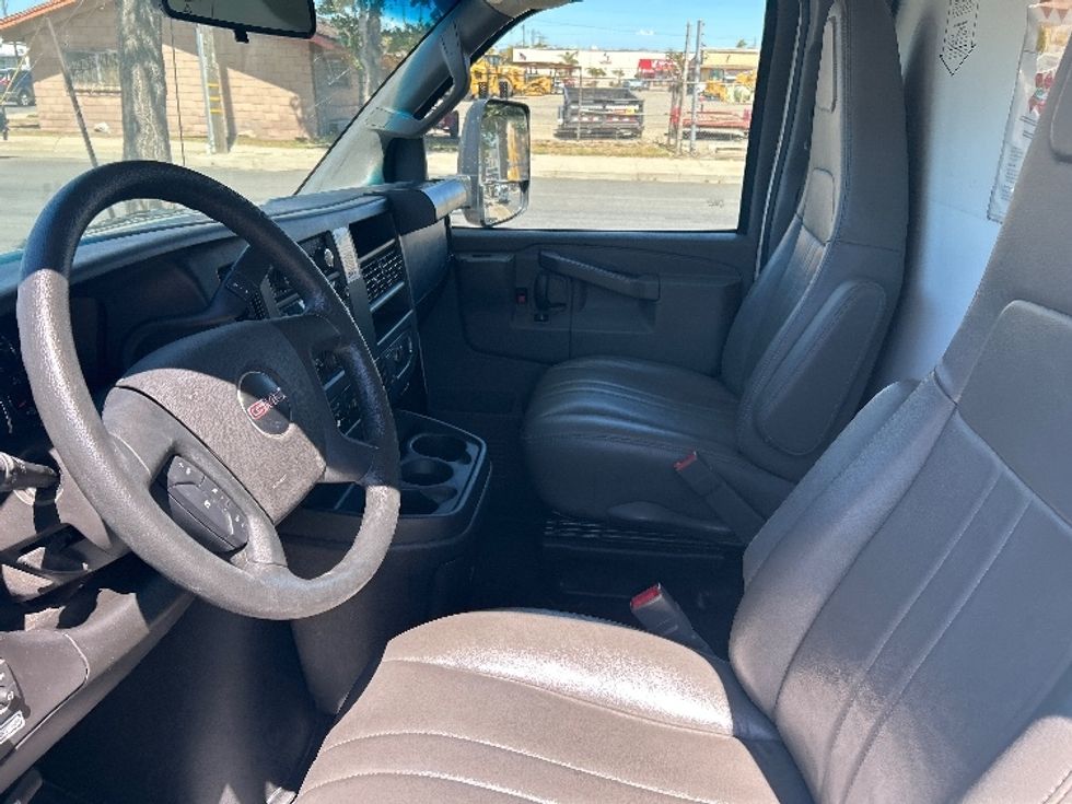 Light Duty Box Truck-Light and Medium Duty Trucks-GMC-2022-Savana G33903-Santa Maria-CA-24,993\n\t\tmiles-$ 46,750 - Image 19