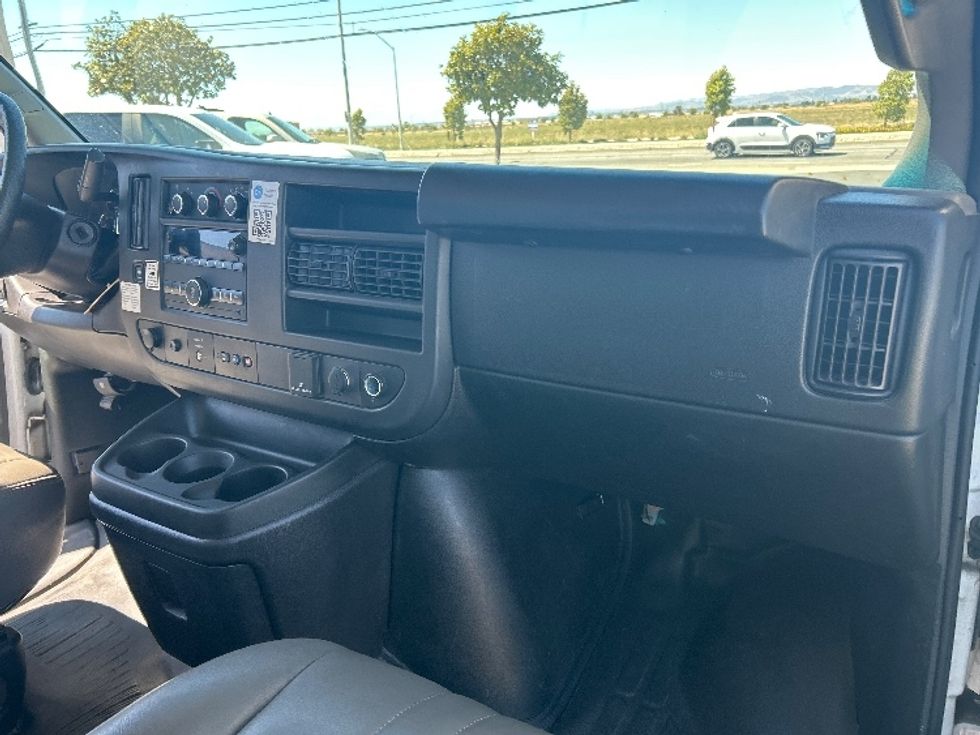 Light Duty Box Truck-Light and Medium Duty Trucks-GMC-2022-Savana G33903-Santa Maria-CA-24,993\n\t\tmiles-$ 46,750 - Image 21