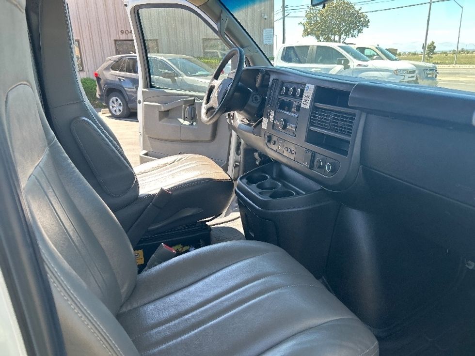 Light Duty Box Truck-Light and Medium Duty Trucks-GMC-2022-Savana G33903-Santa Maria-CA-24,993\n\t\tmiles-$ 46,750 - Image 22