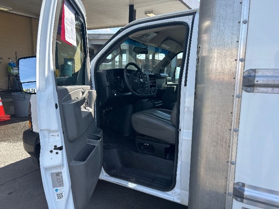 Light Duty Box Truck-Light and Medium Duty Trucks-GMC-2022-Savana G33903-Seattle-WA-50,178\n\t\tmiles-$ 37,250 - Image 16