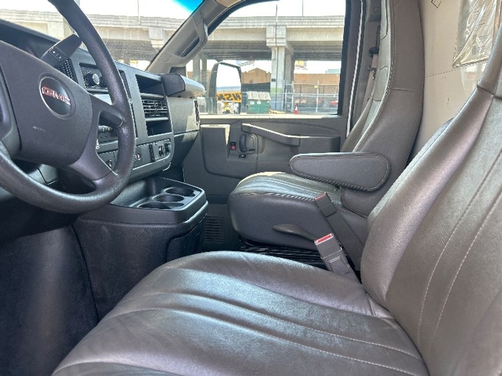 Light Duty Box Truck-Light and Medium Duty Trucks-GMC-2022-Savana G33903-Seattle-WA-50,178\n\t\tmiles-$ 37,250 - Image 19