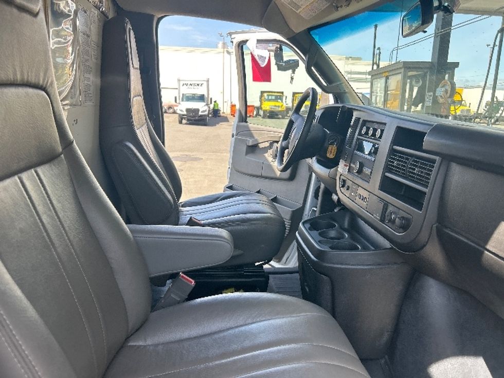 Light Duty Box Truck-Light and Medium Duty Trucks-GMC-2022-Savana G33903-Seattle-WA-50,178\n\t\tmiles-$ 37,250 - Image 22