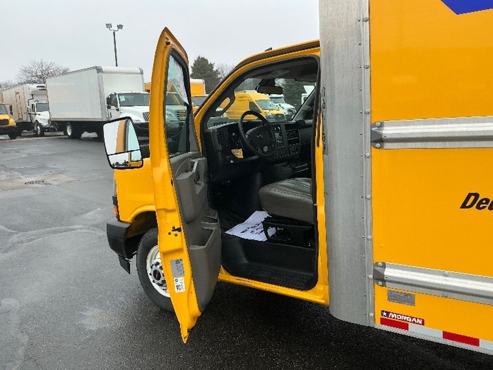 Light Duty Box Truck-Light and Medium Duty Trucks-GMC-2022-Savana G33903-South Bend-IN-66,471\n\t\tmiles-$ 31,250 - Image 16