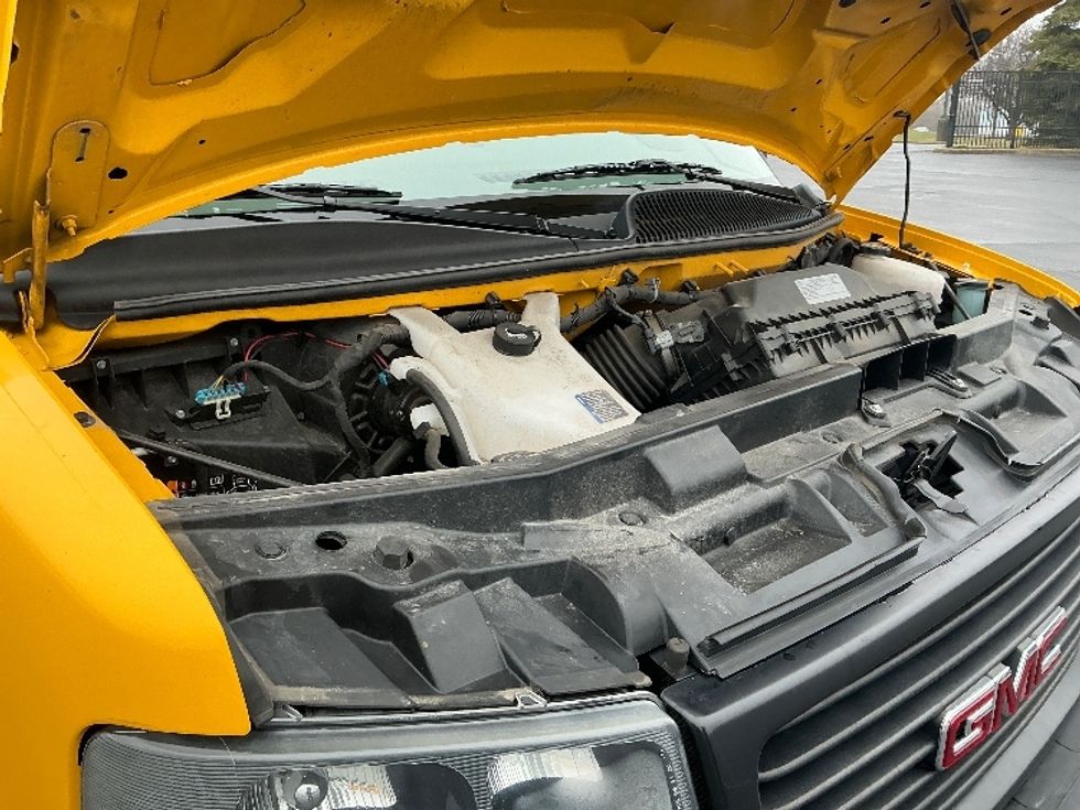 Light Duty Box Truck-Light and Medium Duty Trucks-GMC-2022-Savana G33903-South Bend-IN-66,471\n\t\tmiles-$ 31,250 - Image 23