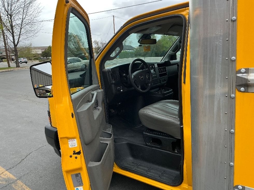 Light Duty Box Truck-Light and Medium Duty Trucks-GMC-2022-Savana G33903-Sparks-NV-100,115\n\t\tmiles-$ 28,000 - Image 16