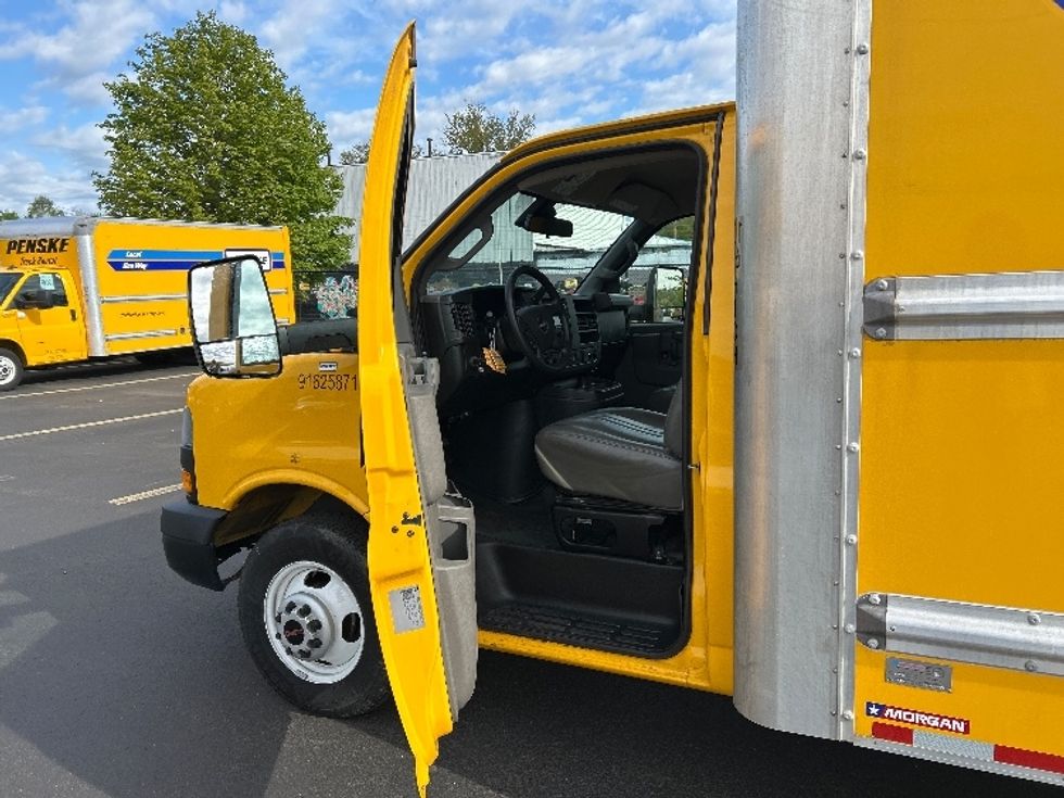 Light Duty Box Truck-Light and Medium Duty Trucks-GMC-2022-Savana G33903-Springfield-MA-103,831\n\t\tmiles-$ 25,500 - Image 16