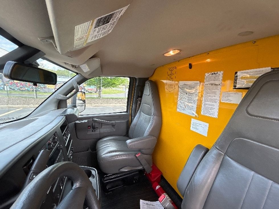Light Duty Box Truck-Light and Medium Duty Trucks-GMC-2022-Savana G33903-Springfield-MA-103,831\n\t\tmiles-$ 25,500 - Image 19
