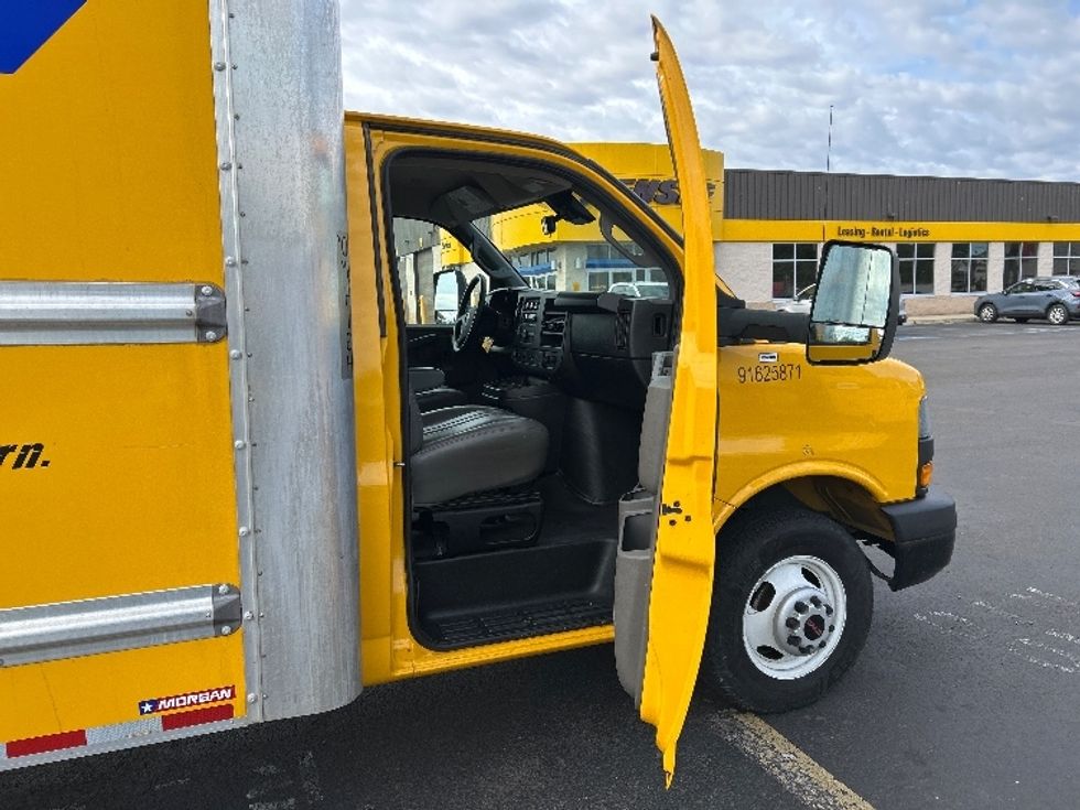 Light Duty Box Truck-Light and Medium Duty Trucks-GMC-2022-Savana G33903-Springfield-MA-103,831\n\t\tmiles-$ 25,500 - Image 20