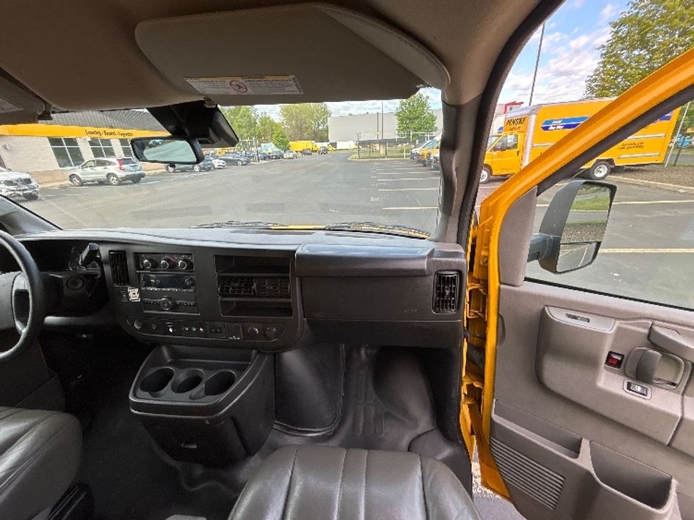 Light Duty Box Truck-Light and Medium Duty Trucks-GMC-2022-Savana G33903-Springfield-MA-103,831\n\t\tmiles-$ 25,500 - Image 21