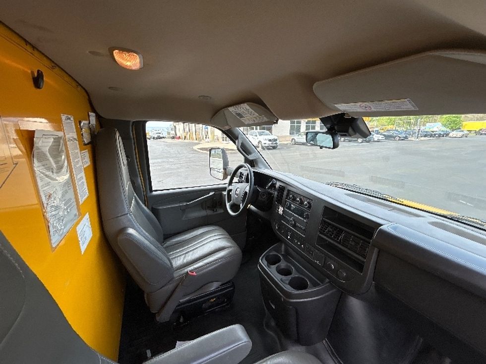 Light Duty Box Truck-Light and Medium Duty Trucks-GMC-2022-Savana G33903-Springfield-MA-103,831\n\t\tmiles-$ 25,500 - Image 22