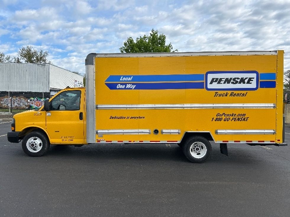 Light Duty Box Truck-Light and Medium Duty Trucks-GMC-2022-Savana G33903-Springfield-MA-103,831\n\t\tmiles-$ 25,500 - Image 4